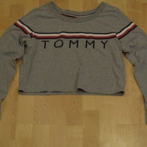 Tommy Hilfiger cropped grey shirt